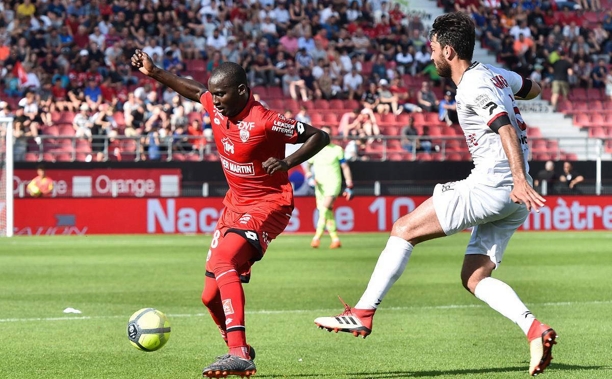 曼城41狼队 豪取各项赛事21连胜